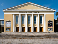 Das Friedrich-Wolf-Theater mit seinen 800 Sitzplätzen wurde lange vor den meisten Wohnungen fertiggestellt. Foto: Thomas Meyer/OSTKREUZ