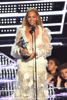 Beyoncé nimmt den Preis für das beste Video bei den MTV Video Music Awards in New York entgegen. Foto: AFP