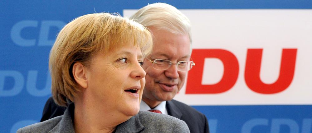Die damalige Bundeskanzlerin Angela Merkel (CDU) und Roland Koch im Oktober 2010.