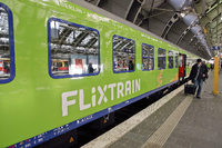 Konkurrenz: Der Flixtrain ist oft billiger als die Bahn. Foto: imago/Reiner Zensen