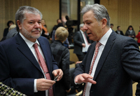 Vor langer Zeit im Bundesrat: Kurt Beck und Klaus Wowereit bei einer Sitzung 2012. Foto: Hannibal Hanschke/p-a/dpa