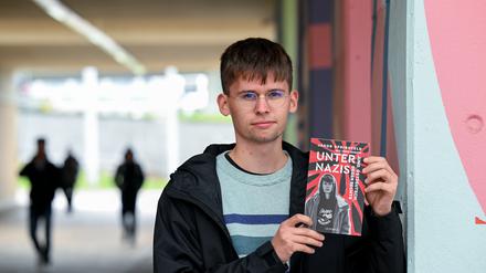 Der Student und Autor Jakob Springfeld hat zusammen mit dem Journalisten Issio Ehrich das Buch „Unter Nazis“ geschrieben.