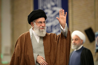 Der oberste iranische Führer Ajatollah Ali Chamenei (l.) und Präsident Hassan Ruhani machen das Ausland für die Unruhen verantwortlich. Foto: Iranian Presidency/dpa