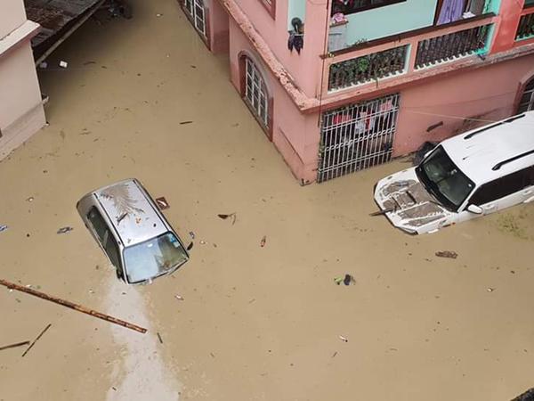 Nach einer Sturzflut in Indien sind immer noch viele Ortschaften überschwemmt, wie hier Rangpo.