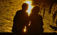Verliebtheit und Liebe: Eine langanhaltende Liebe ist auch bei Paare in langjährigen Beziehungen möglich. Foto: dpa/ Paul Zinken