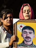 Trauer um einen Gefallenen der prokurdischen Militärallianz SDF in Syrien. Delil SOULEIMAN / AFP