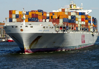 Beladenes Containerschiff