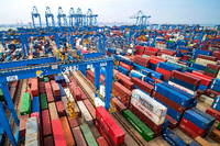 Entfesselter Welthandel: Der Containerhafen in Qingdao, China. Foto: dpa