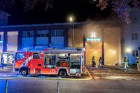 Das Feuer ist ersten Erkenntnissen zufolge in der Ladenstraße des U-Bahnhofs ausgebrochen. Foto: Marius Schwarz/imago