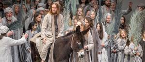 Der Hoffnungsträger Jesus zieht in Jerusalem ein. Szene aus dem Oberammergauer Passionstheater. 