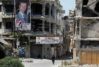 Sinnbild: Wahlplakate in den Ruinen von Homs. Foto: REUTERS/Omar Sanadiki