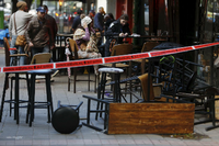 Vor dieser Bar in Tel Aviv tötete ein Attentäter zwei Menschen. Foto: Reuters