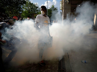 Sicherheitskräfte setzen Tränengas und Pfefferspray gegen Demonstranten ein, hier am Samstag in Raleigh/North Carolina. Foto: Jonathan Drake/REUTERS