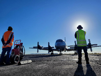 Ein Aufklärungsflugzeug aus Neuseeland macht sich startklar zum Flug über Tonga. Foto: Reuters/New Zealand Defence Force