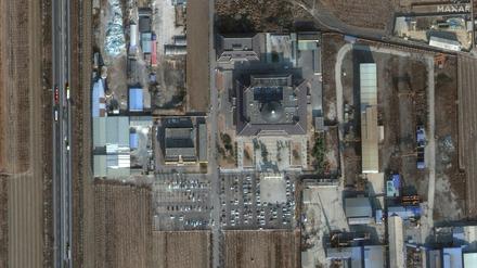 Das Satellitenbild von einem Bestattungsinstitut in Tangshan, China.
