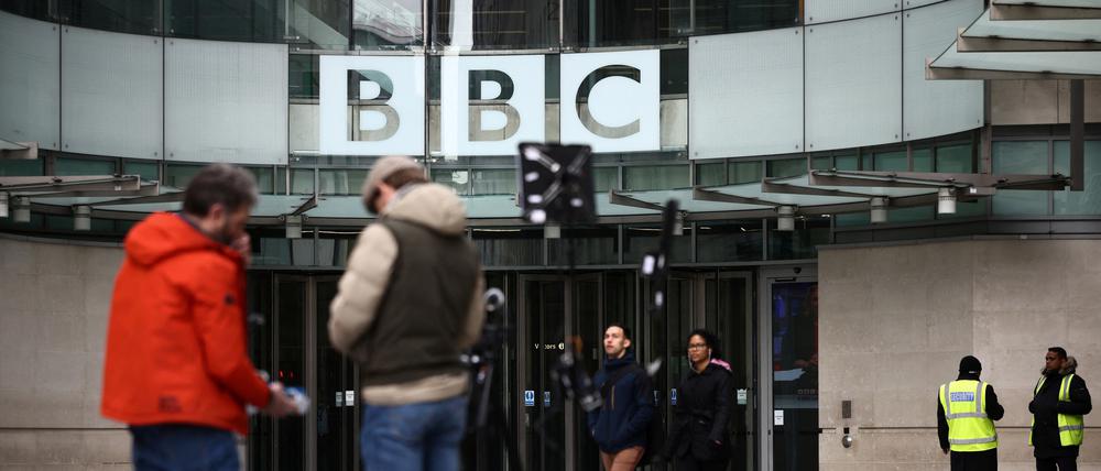 Wie unabhängig ist die BBC? Darüber ist in Großbritannien ein heftiger Streit entbrannt.