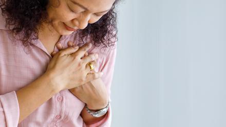 Eine chronische Herzschwäche entwickelt sich oft schleichend, bevor sie Beschwerden verursacht.