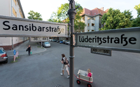 Die Lüderitzstraße in Wedding soll umbenannt werden. Foto: Monika Skolimowska/dpa