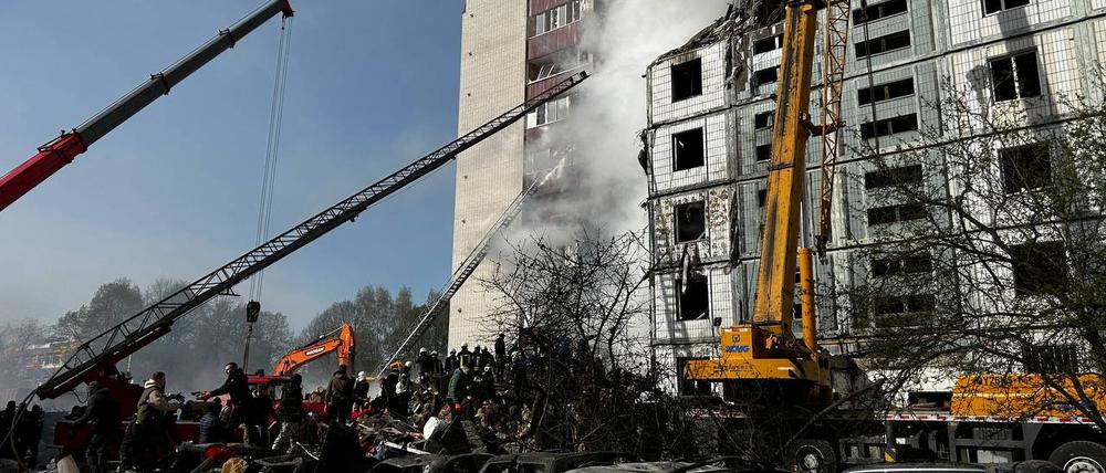 Ein zerstörtes Wohngebäude am 28. April in Uman.