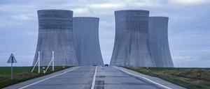 Kühltürme des Atomkraftwerks Temelin in der Tschechischen Republik.