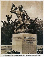 Das Fritsch-Denkmal in Zehlendorf, Aufnahme von 1937 Quelle: “Jungvolk vom Bau: Jugendblatt der DAF für das Baugewerbe, 16 Jg., Nr. 12/1937, S. 283.  