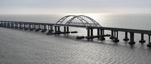 Die Kertschbrücke verbindet das russische Festland mit der ukrainischen Halbinsel Krim.