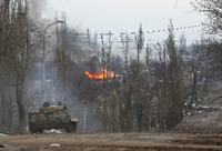 Ein Panzerfahrzeug der pro-russischen Truppen in Mariupol. Foto: REUTERS/Chingis Kondarov