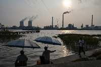 Mehr als 1000 Kohlekraftwerke laufen derzeit in China. Foto: AFP