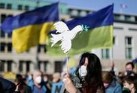 Hilfe für die Ukraine - die Demonstration war auch ein Signal der Solidarität. Foto: Christian Mang/REUTERS