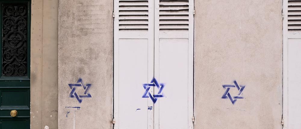 Jüdische Wohnhäuser im 14. Arrondissement von Paris wurden mit Davidsternen markiert.