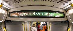 Anzeige Pendelverkehr in der U-Bahn Linie 2 in Berlin. Ein Pendelverkehr ist zwischen Klosterstrasse und Senefelderplatz eingerichtet. Störungen auf der Linie U2 in Berlin.
