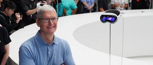 Apple CEO Tim Cook stands next to Apple's Vision Pro headset at Apple's annual Worldwide Developers Conference at the company's headquarters in Cupertino, California, U.S. June 5, 2023. REUTERS/Loren Elliott 