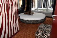 Die so genannten Verrichtungszimmer haben verschiedene Themen, zum Beispiel einen Zebra-Look. Foto: Doris Spiekermann-Klaas