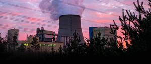 Das erste Atomkraftwerk in Deutschland. Vor 62 Jahren nahm das Kernkraftwerk Emsland seinen kommerziellen Betrieb auf. Am 15. April soll dort nun endgültig Schluss sein mit der nuklearen Stromerzeugung.