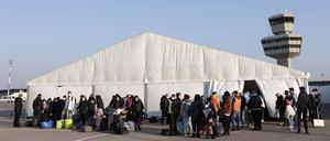 Das Ankunftszentrum für Flüchtlinge aus der Ukraine auf dem Gelände des ehemaligen Flughafens Tegel.