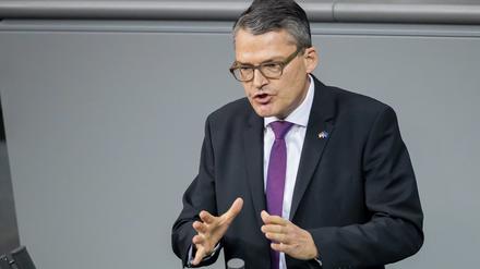 Roderich Kiesewetter (CDU) spricht während der Debatte zum Etat des Auswärtigen Amtes im Bundeshaushalt 2021 im Bundestag.