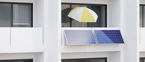 Missverhältnis: Fotovoltaikanlagen verbrauchen mehr als die Hälfte der Fördermittel, produzieren dabei aber deutlich weniger Strom als Windräder. 
