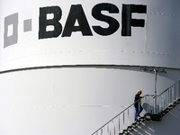Chemieunternehmen wie BASF könnte ein Gas-Lieferstopp besonders hart treffen. Foto: Uwe Anspach/dpa
