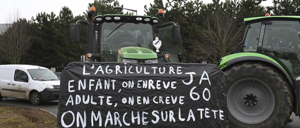 Landwirte versammeln sich vor einer Demonstration in der Nähe von Beauvais, Nordfrankreich. 