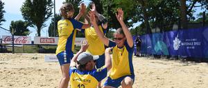 Schön in die Ecke spielen – und jubeln. Das Beachvolleyball-Team aus Braunschweig trainiert zweimal die Woche.