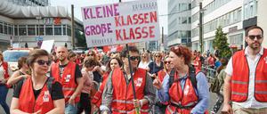 Warnstreik der Gewerkschaft Erziehung und Wissenschaft GEW in Berlin. 