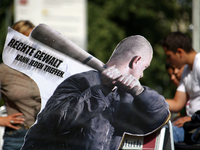 Berlin - Rechte Gewalt kann jeden treffen Foto: dpa
