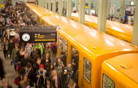 Gerade alte U-Bahnnetze lassen sich schwer mit Bahnsteigsperren ausrüsten. Foto: Christoph Soeder/dpa