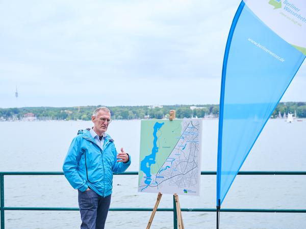 Ralf Binz, Leiter des Wasserwerkes Beelitzhof, hat vor allem eine Leidenschaft: Wasser. Hier erklärt er den Kreislauf der Berliner Seen.