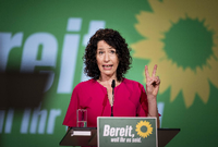 Bettina Jarasch ist die Spitzenkandidatin für die Grünen in Berlin. Ihr Konkurrent Kai Wegner von der CDU liegt nur noch knapp hinter ihr. Foto: Felix Zahn/ imago images
