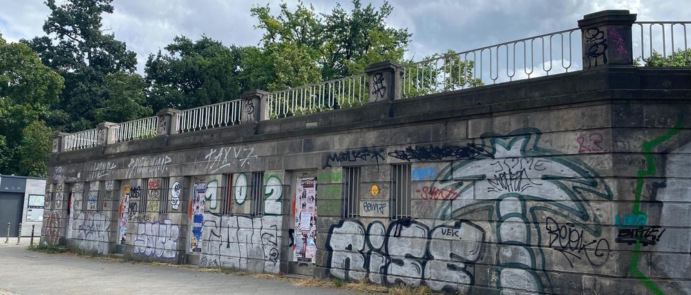 Das Bezirksamt sucht Nutzer:innen für zwei Räume der ehemaligen WC-Anlage am Viktoriapark in Kreuzberg. 