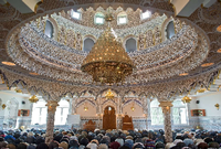 Die Zahl der Muslime wird von den meisten Menschen in Deutschland überschätzt. Blick in die Abubakr-Moschee in Frankfurt am Main. Foto: dpa