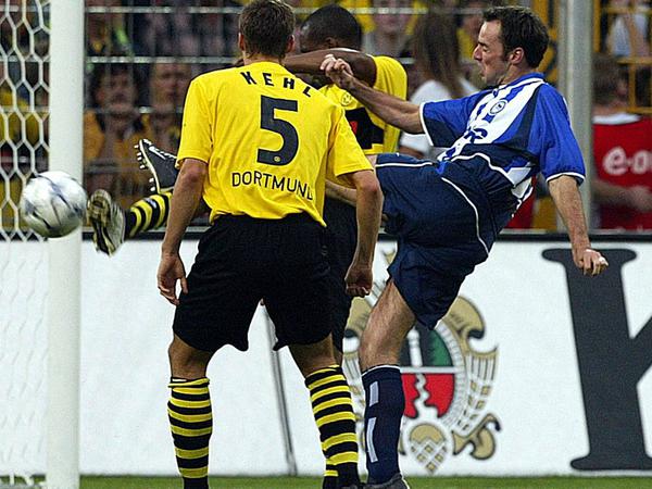Schnelle Nummer. Bart Goor (r.) trifft 2002 schon nach 54 Sekunden für Hertha BSC gegen den Meister Dortmund.