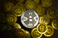 Kryptowährungen im Sturzflug: Bitcoin bricht wegen Angst vor Zinserhöhungen ein - Finanzen - Wirtschaft - Tagesspiegel