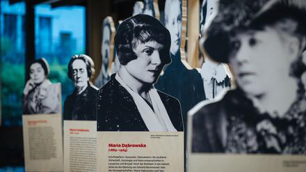 Blick in die Ausstellung „Doppelt frei. Die Geburtsstunde des Frauenwahlrechts in Polen“. 